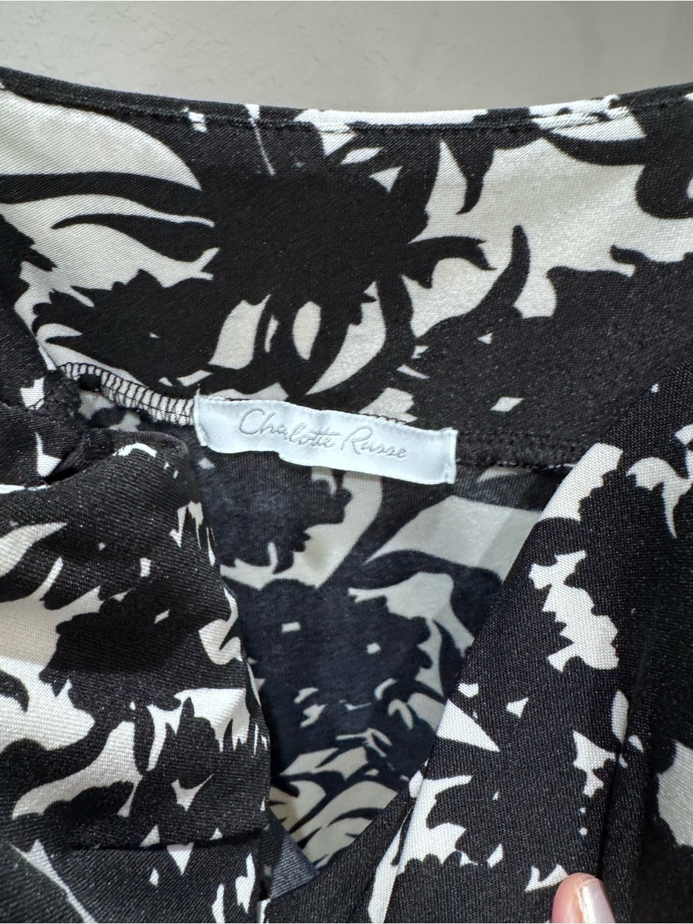 Charlotte Russe Black and White Floral Twist-Front Midi Dress - Picture 4 of 4